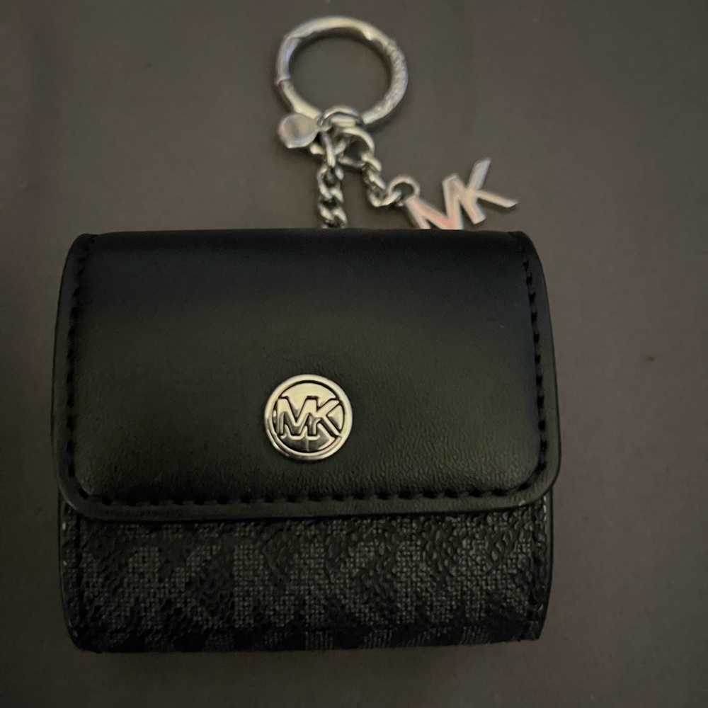 Micheal Koran air pod pros case